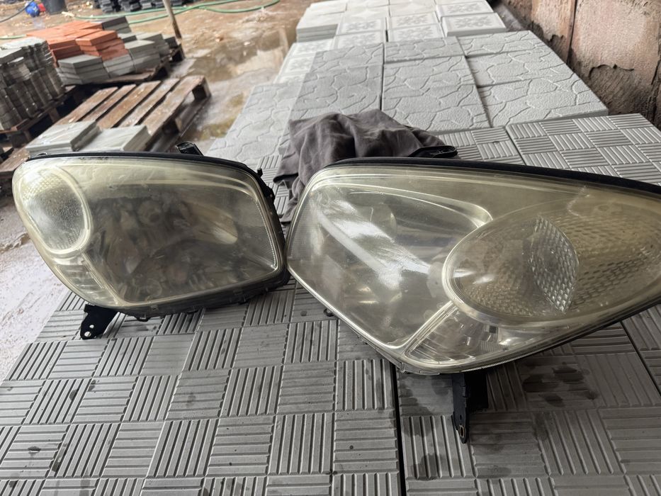 Продам фары  Tayota  RaF 4
