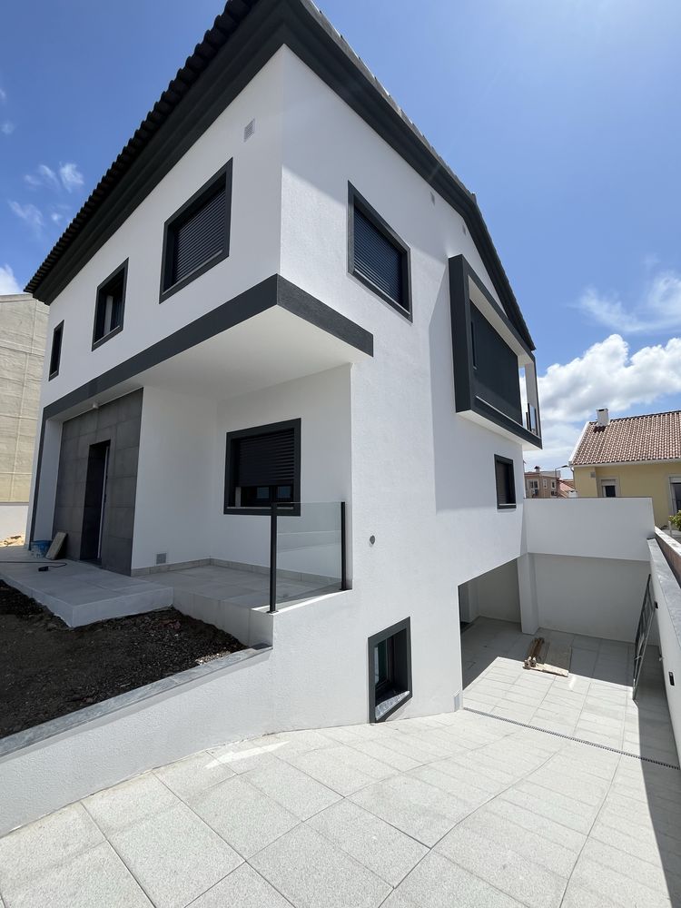 Moradia Moderna T3 com Piscina - Caparica e Trafaria
