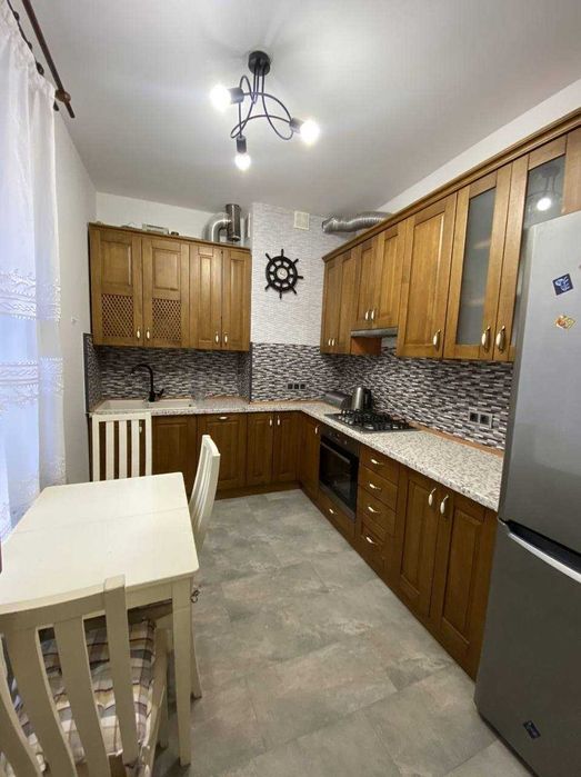 Оренда 2 кім. квартири вул.Площа Липнева