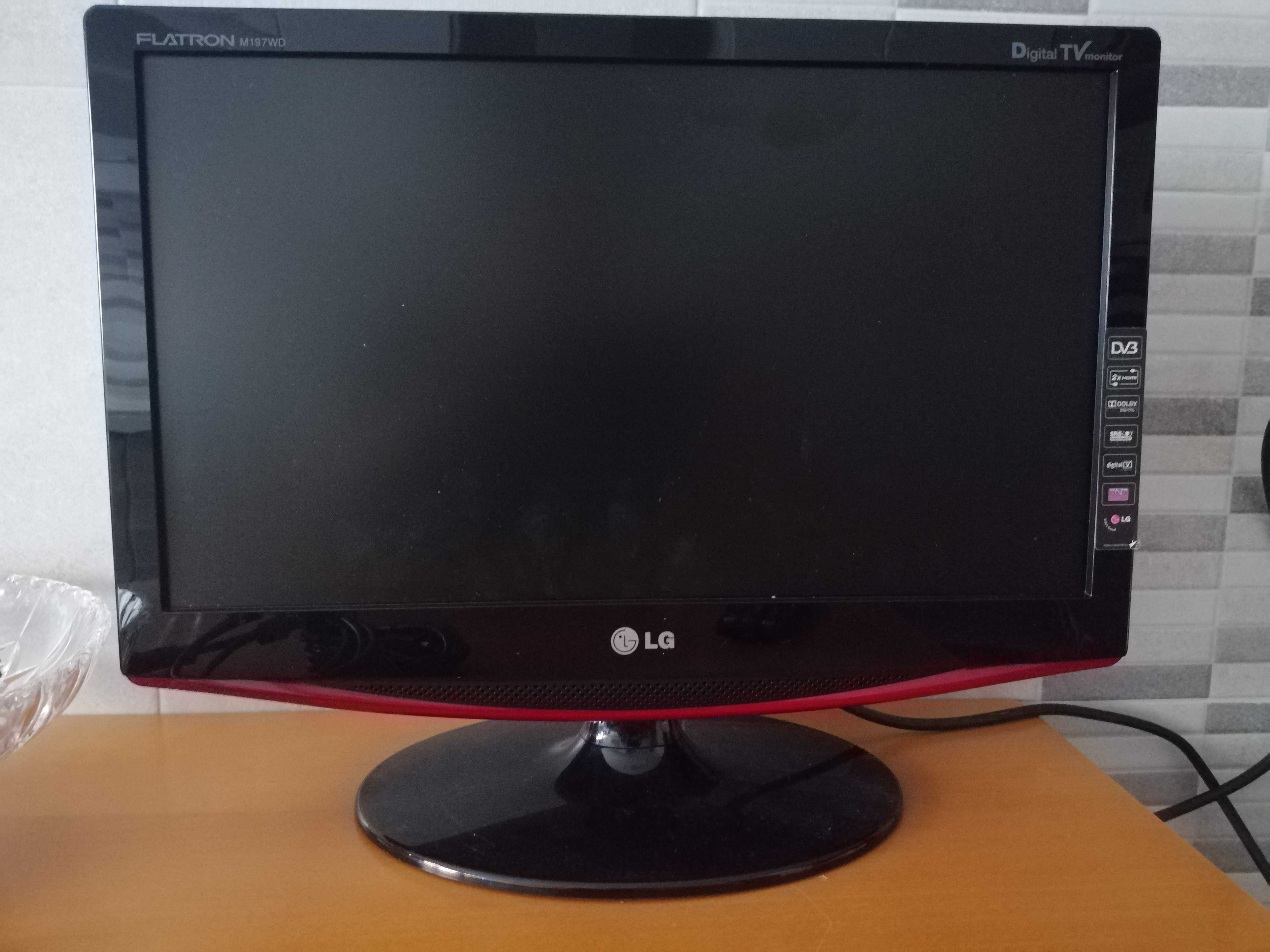 Monitor PC/TV com comando