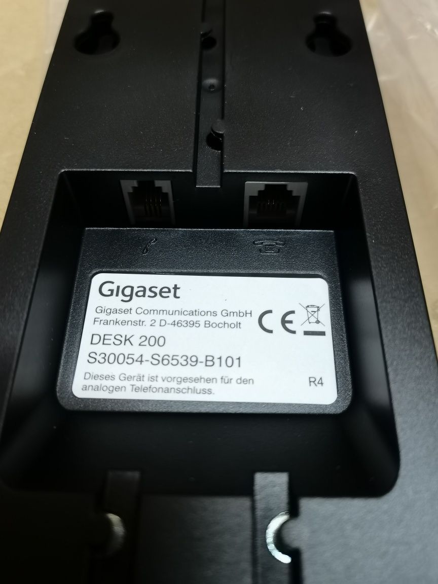 Gigaset DESK 200 - telefon przewodowy z elastycznym kablem