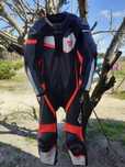 Fato Dainese como novo