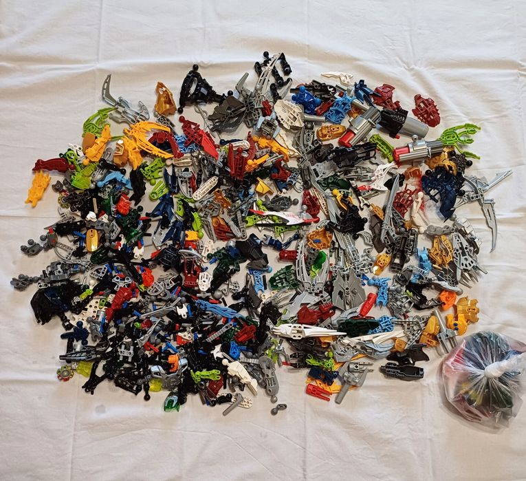 Деталі Біоніклів LEGO