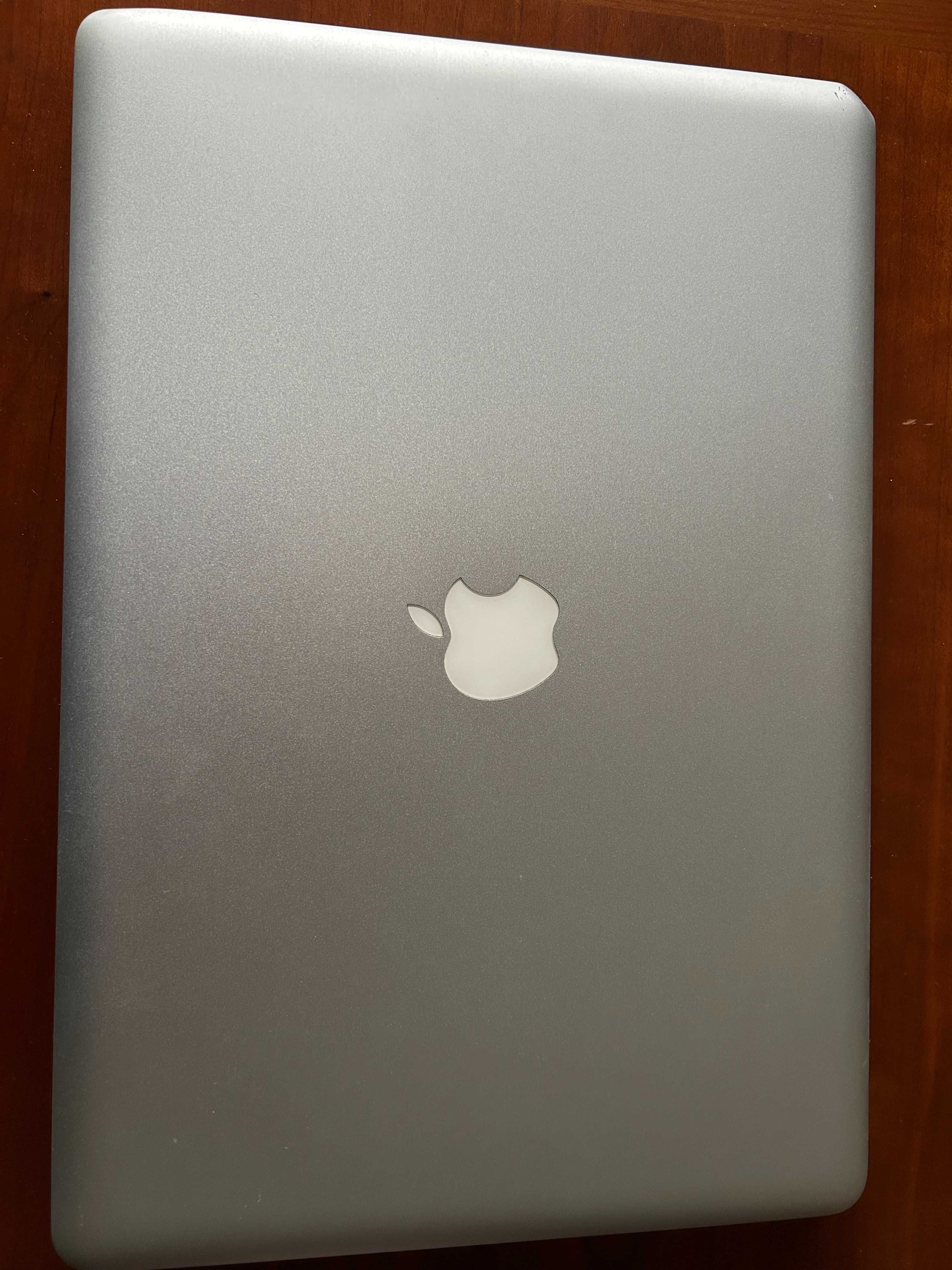 Macbook Pro 2009 C2D 4GB Mem 250GB HDD