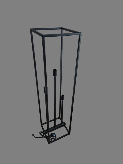 Lampa stojąca w stylu loft