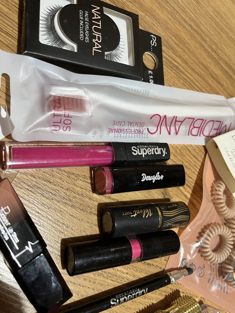Zestaw kosmetykow douglas superdry primark d&g revlon astor