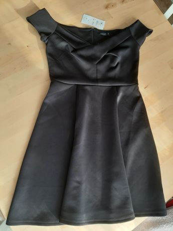 Sukienka czarna z rękawkami opadającymi na ramiona Reserved czarna