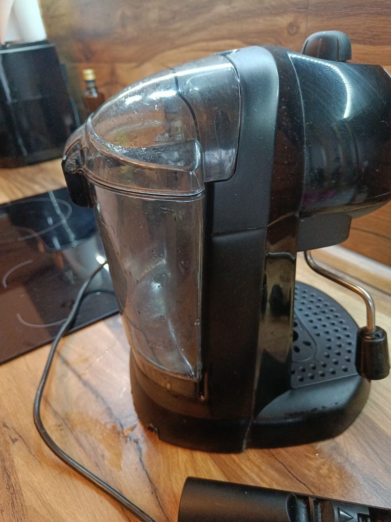 Ekspres kolbowy do kawy DeLonghi ec201 speniacz mleka