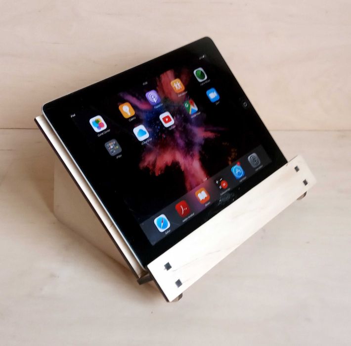 Підставка для планшета настільна дерев'яна універсальна. Виготовлення