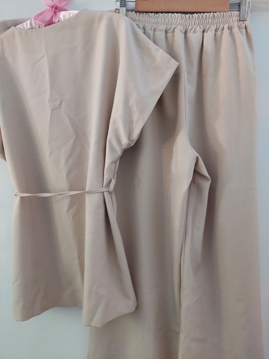 Komplet beżowy,  kamizelka i spodnie