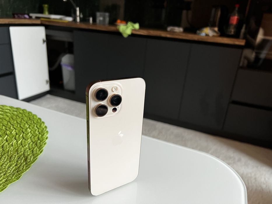 Телефон iphone 16 pro max 1 TB