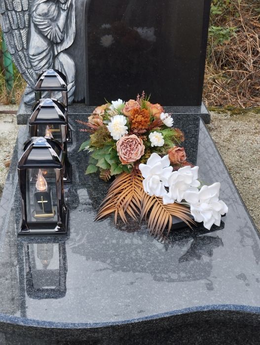 Stroik na grób cmentarz pomnik kompozycja wiązanka sztuczne chryzantem
