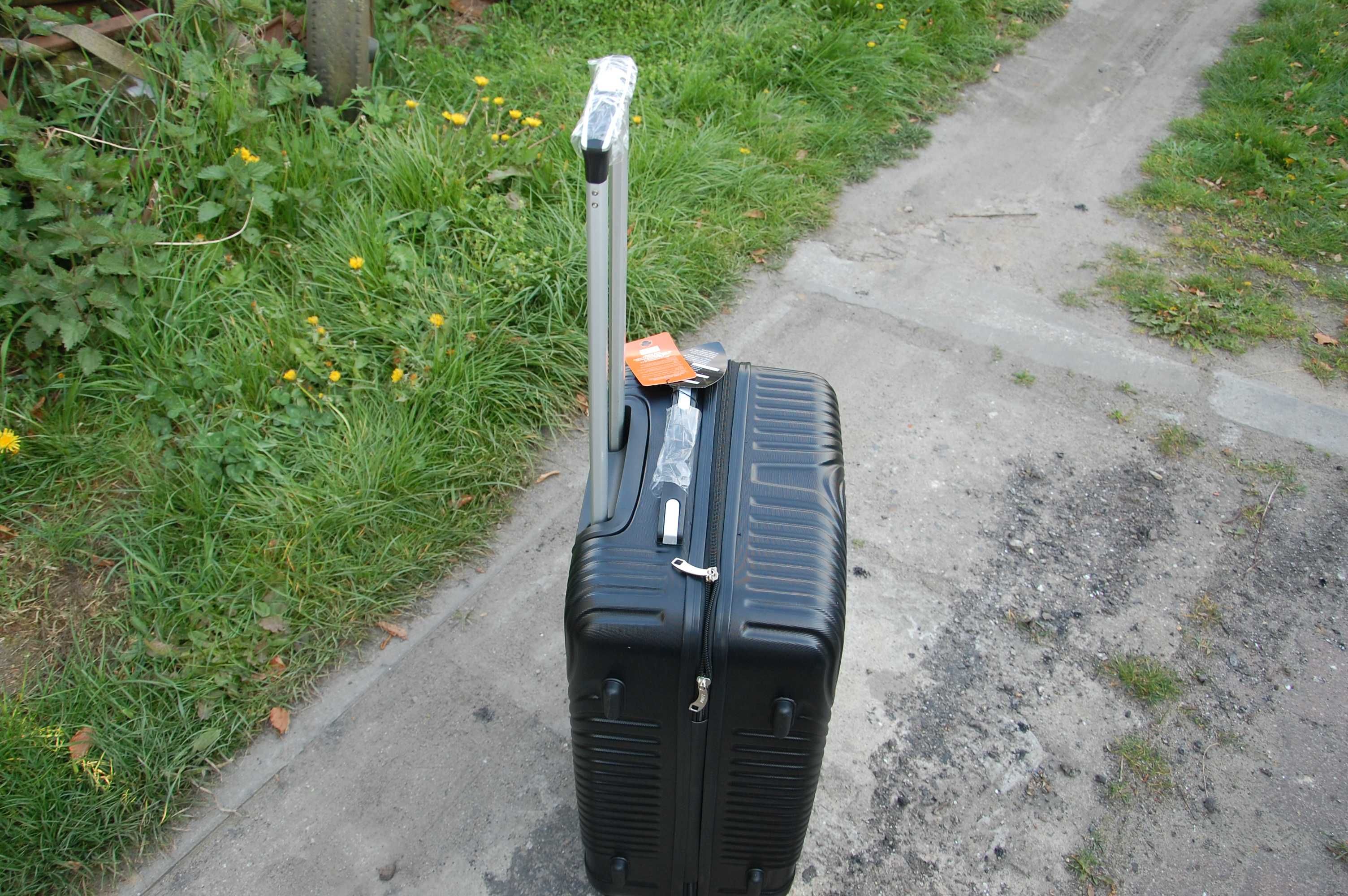 nowa srednia walizka podrozna ABS na 4 kolkach obracanych 360 stopni