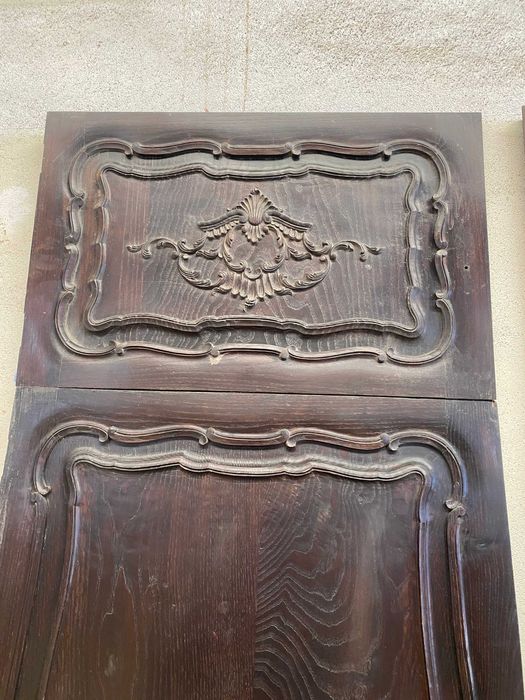 Portas de Armário, D. João V, em madeira maciça de castanho escurecido