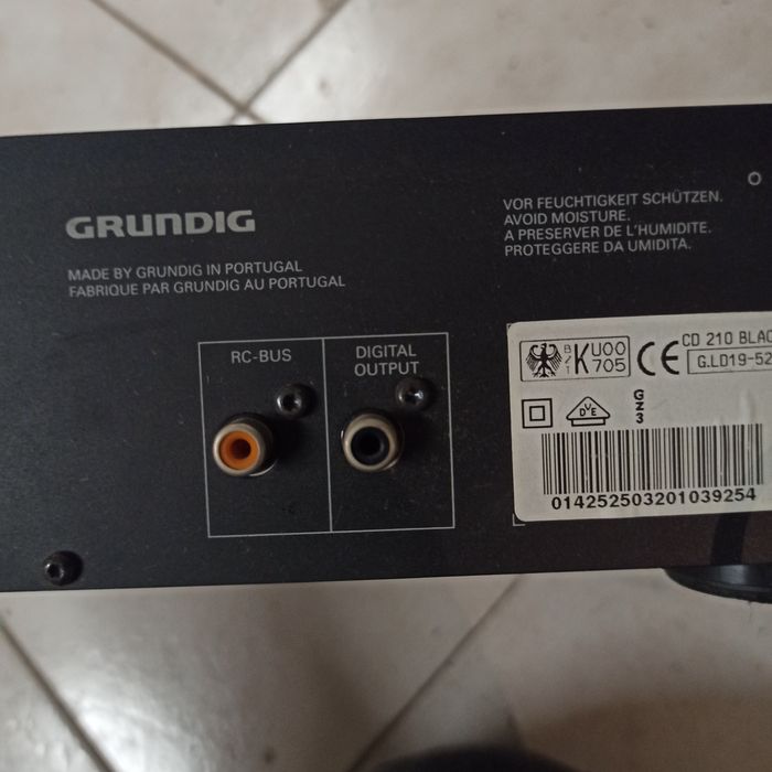 Deck CD Grundig 210 BLACK (choć znaczek SONY jest z przodu)