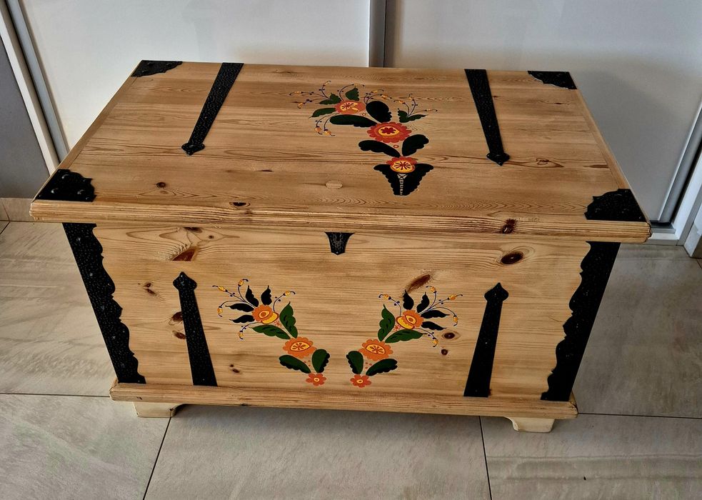 Stara skrzynia kufer sosnowy malowany