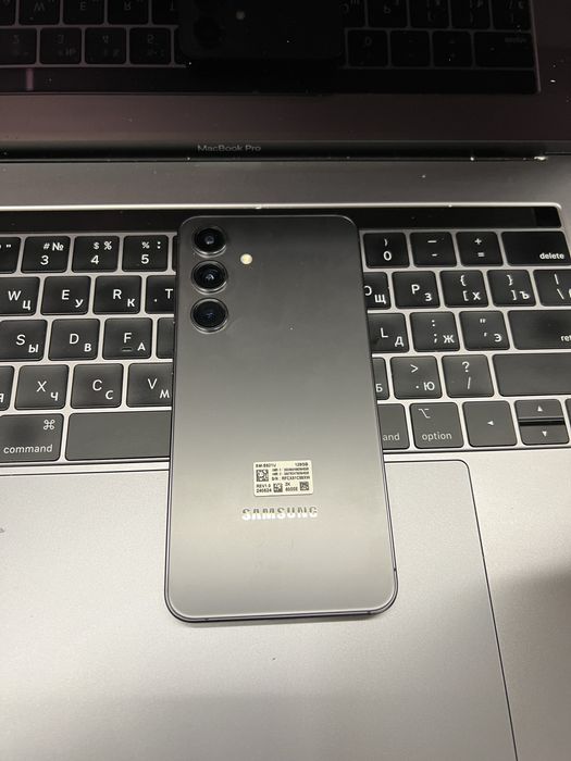 Продам телефон Samsung Galaxy s24 -S921U1 8 на 128Gb