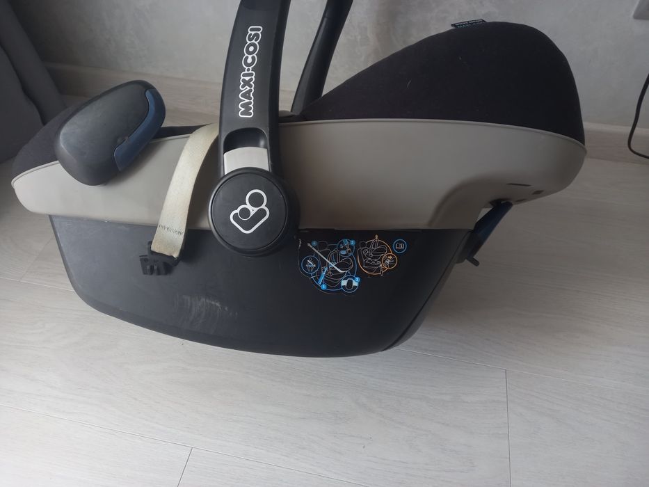 Автокрісло/автолюлька