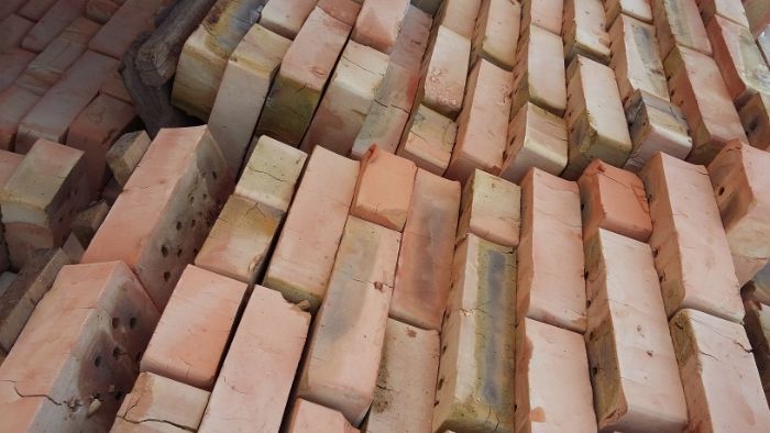 Цегла червона, біла, вогнетривка