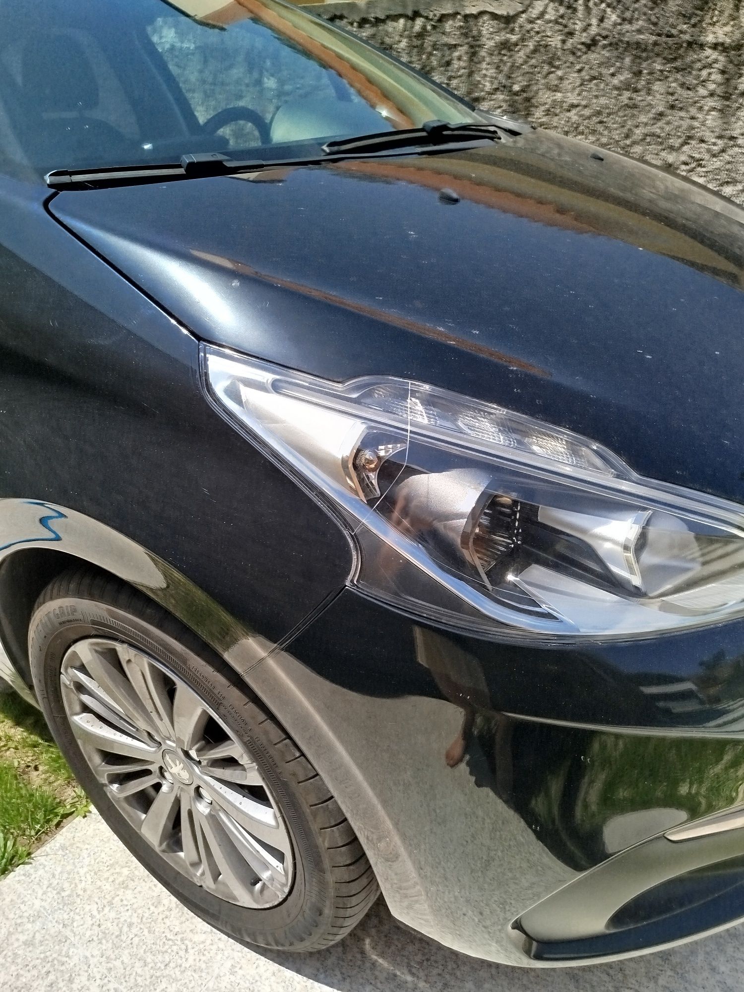 Peugeot  208 como novo