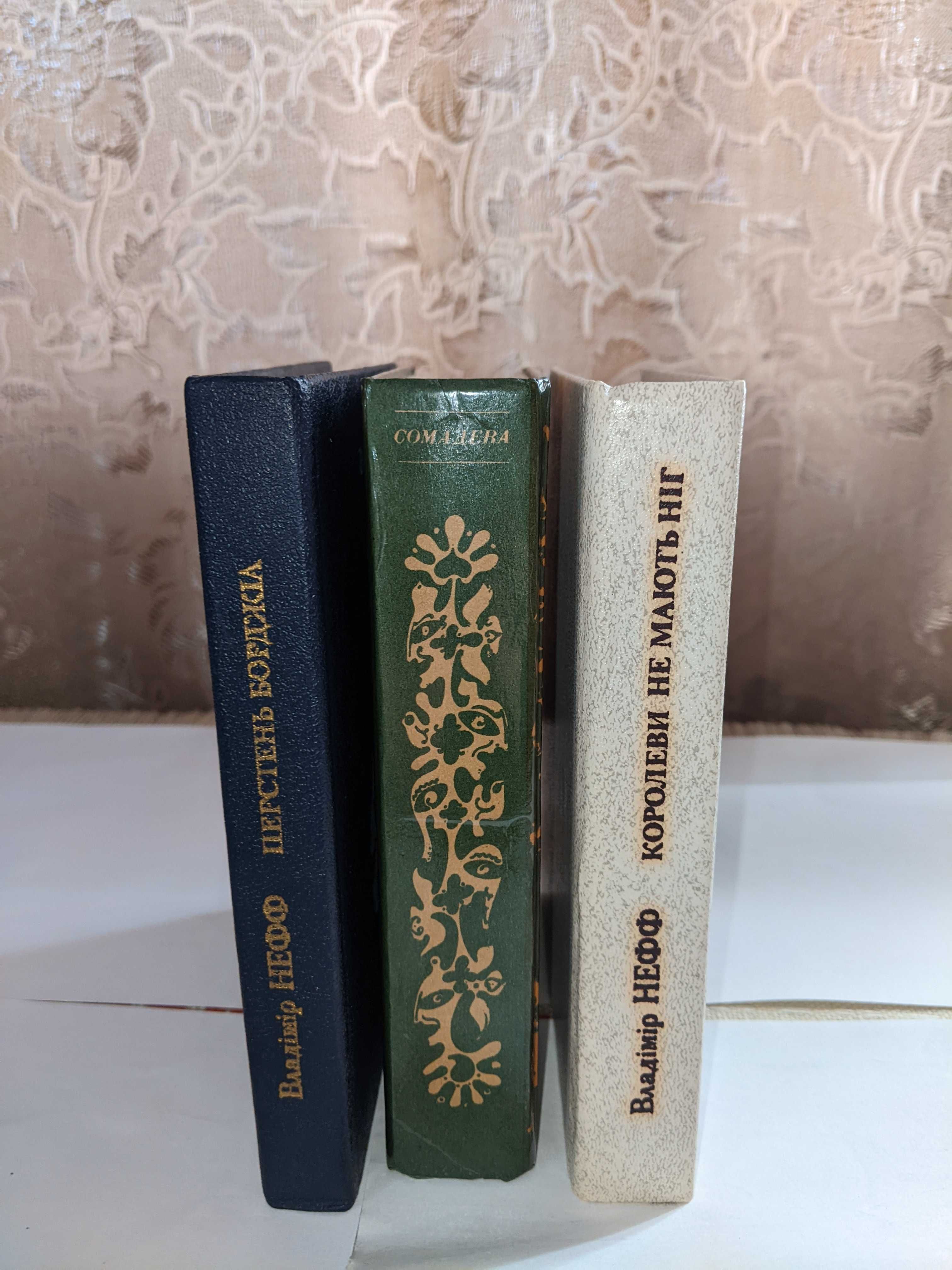 Книги різноманітні .