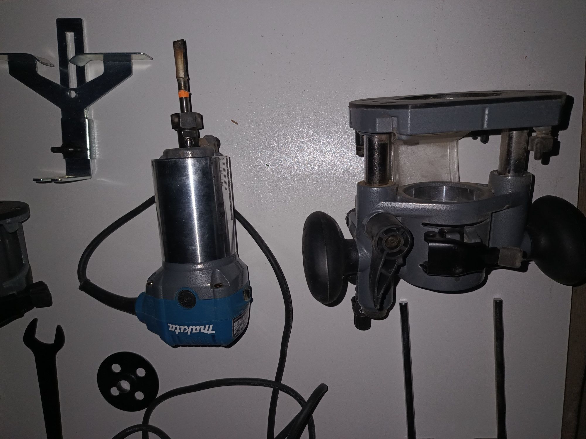 Фрезер Makita RT0700C