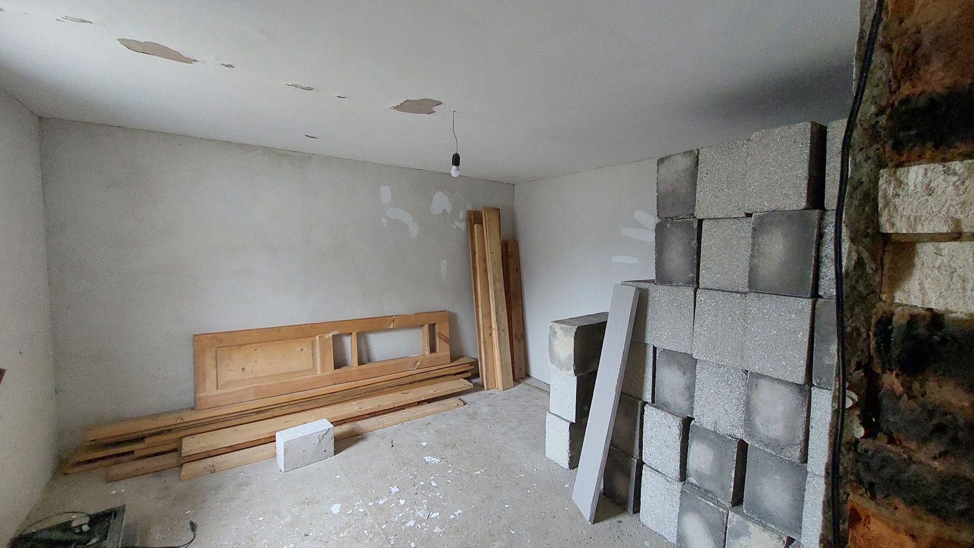 Продам будинок та участок 18 соток. Вул.Армійська,19. с.Серебрія.