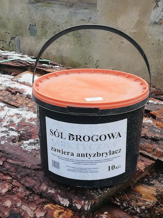 Sól drogowa, wiaderko.