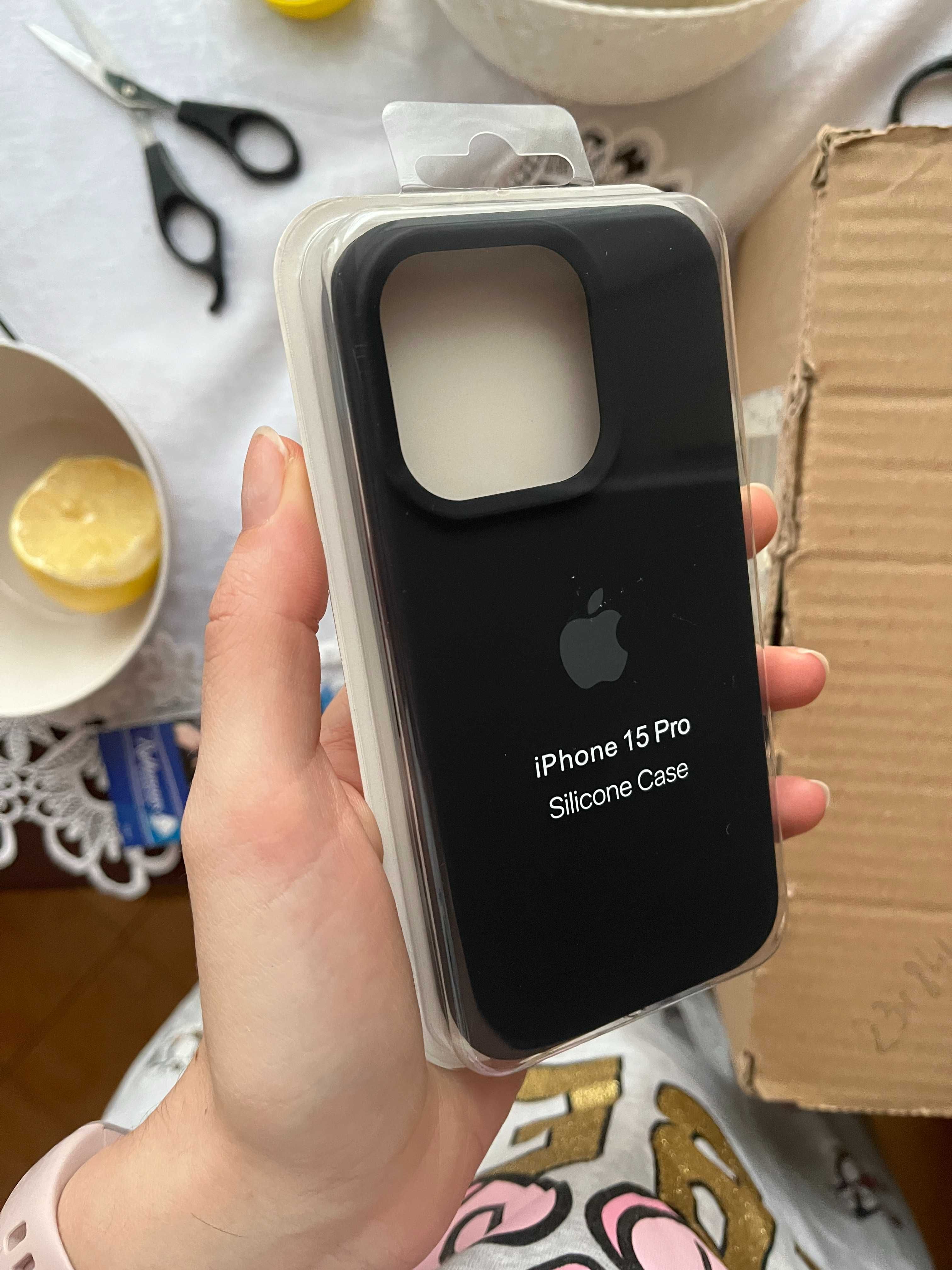 Case iPhone 15 Pro etui silikonowe nowe logo apple czarne black