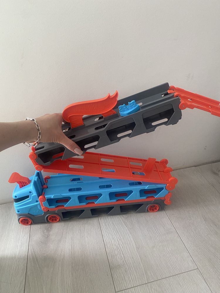 Трек-автовоз Hot Wheels новий