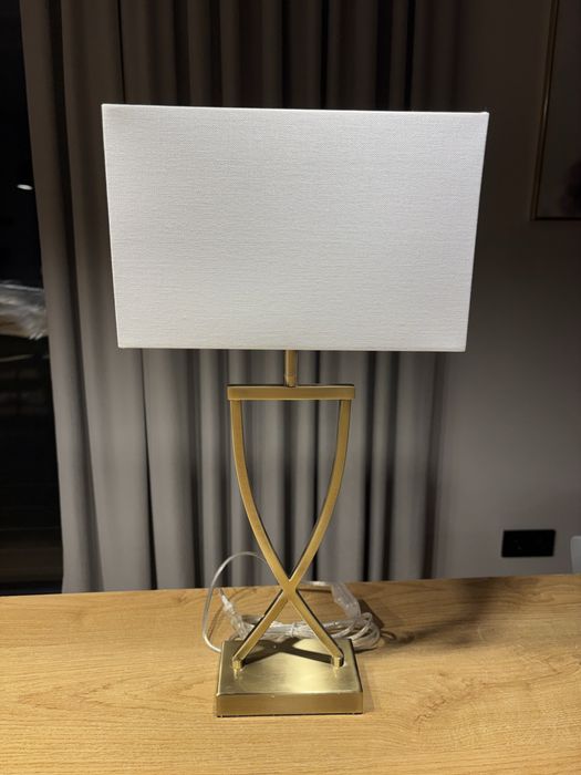 Piękna lampka nocna na stolik