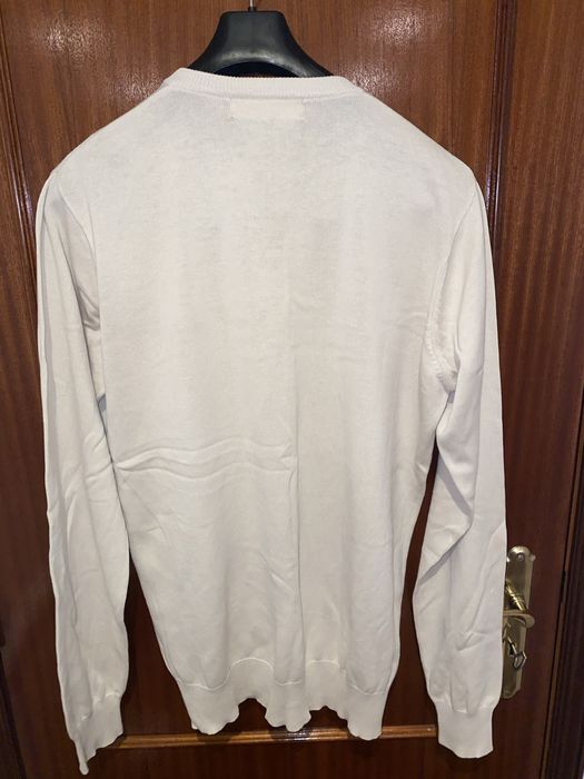 Camisola de gola em bico