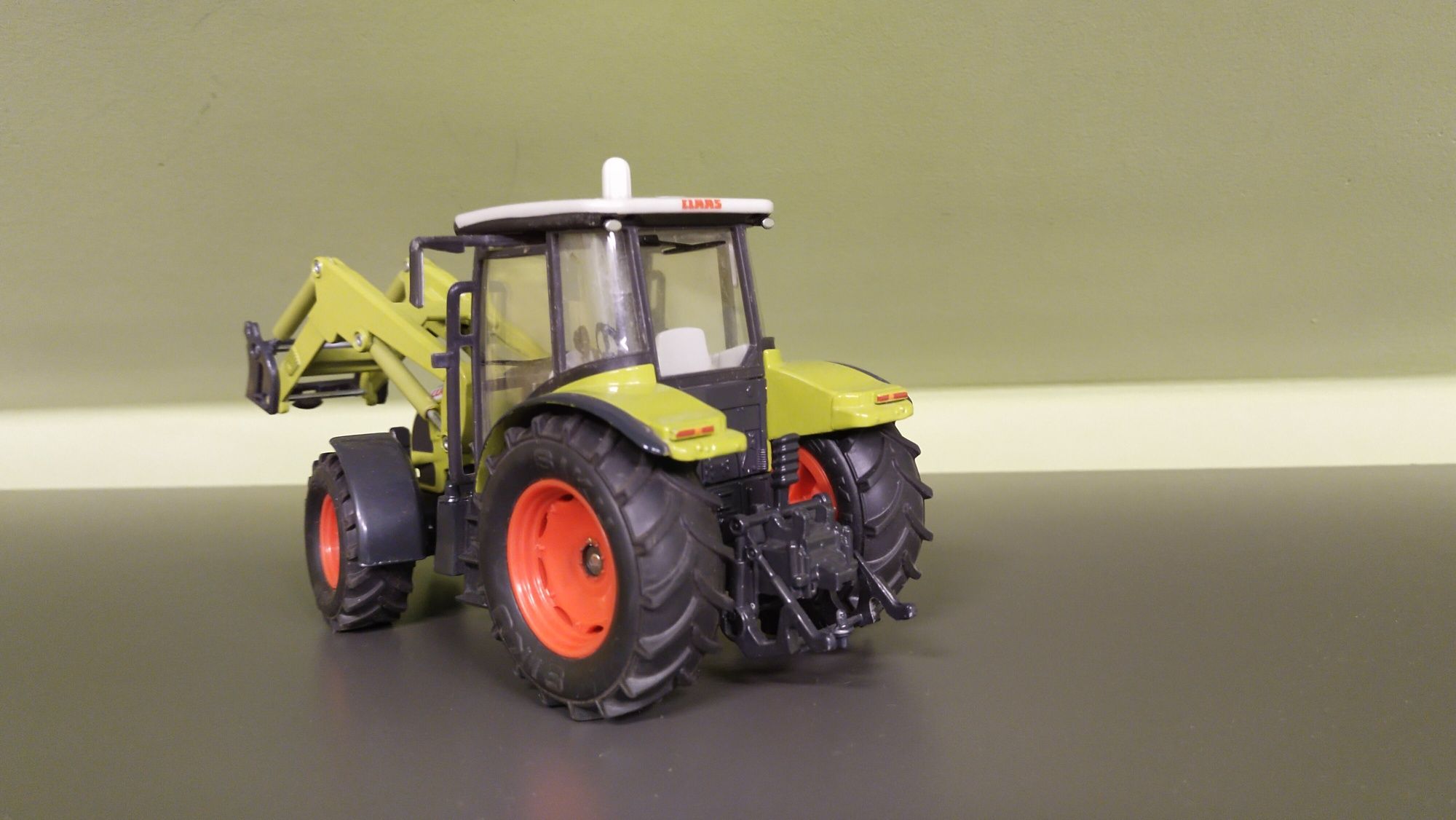 Siku traktor Claas 1:32