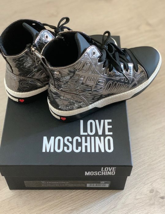 Sapatilha tipo bota prateada Love Moschino tamanho 36