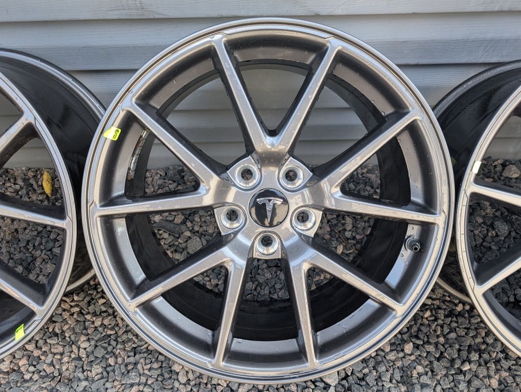 Оригінальні титанові диски Tesla 5*114.3 R18 5/114.3 18 ET 40