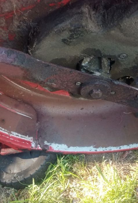 2 kosiarki spalinowe z napędem (silnik Briggs&stratton)"czytaj opis"