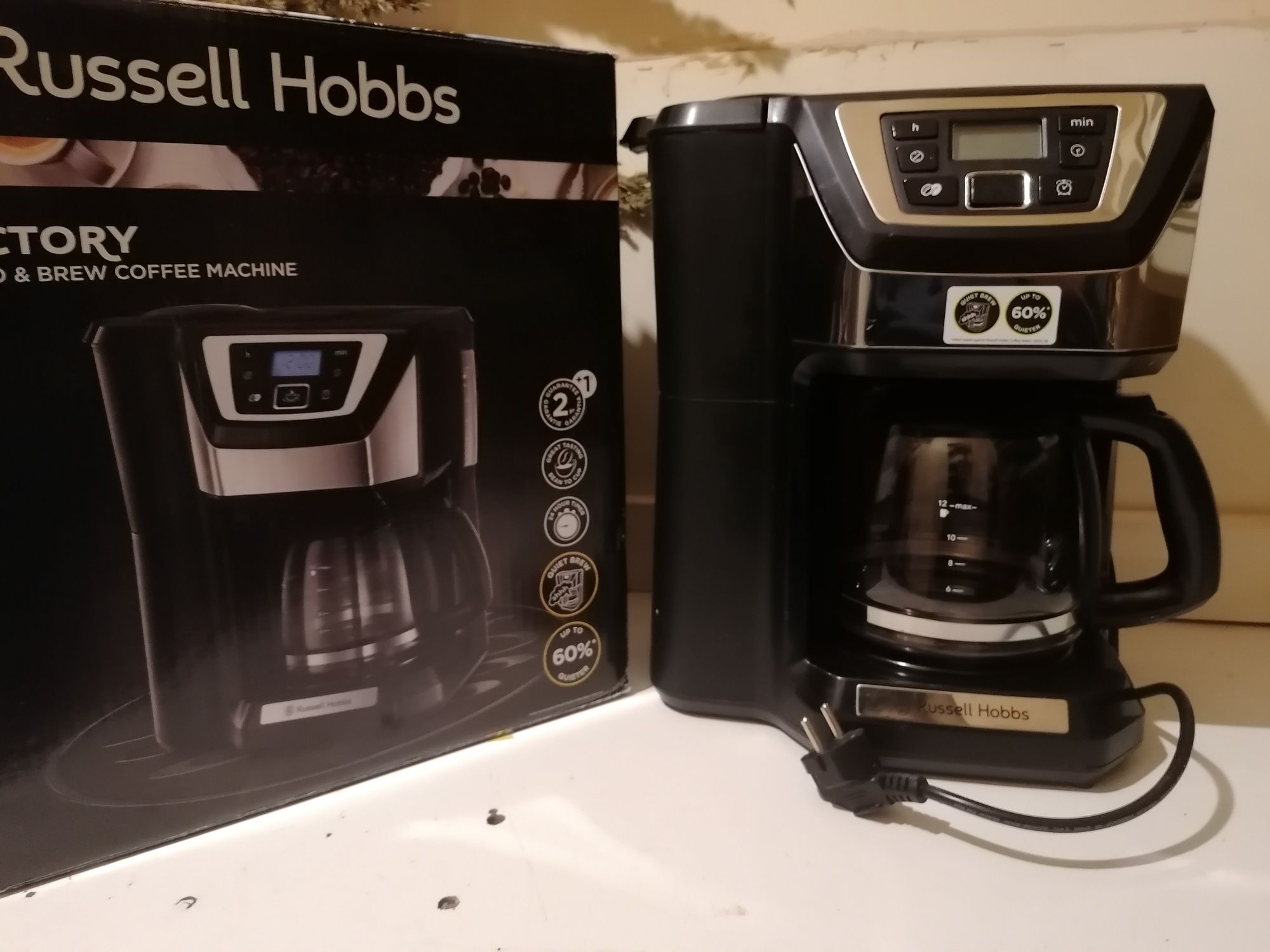 Ekspres do kawy Russell Hobbs z młynkiem