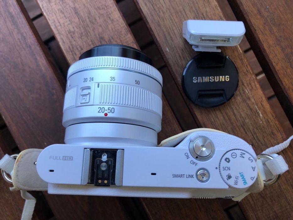 Máquina Fotográfica Híbrida com wi-fi - Samsung NX1000