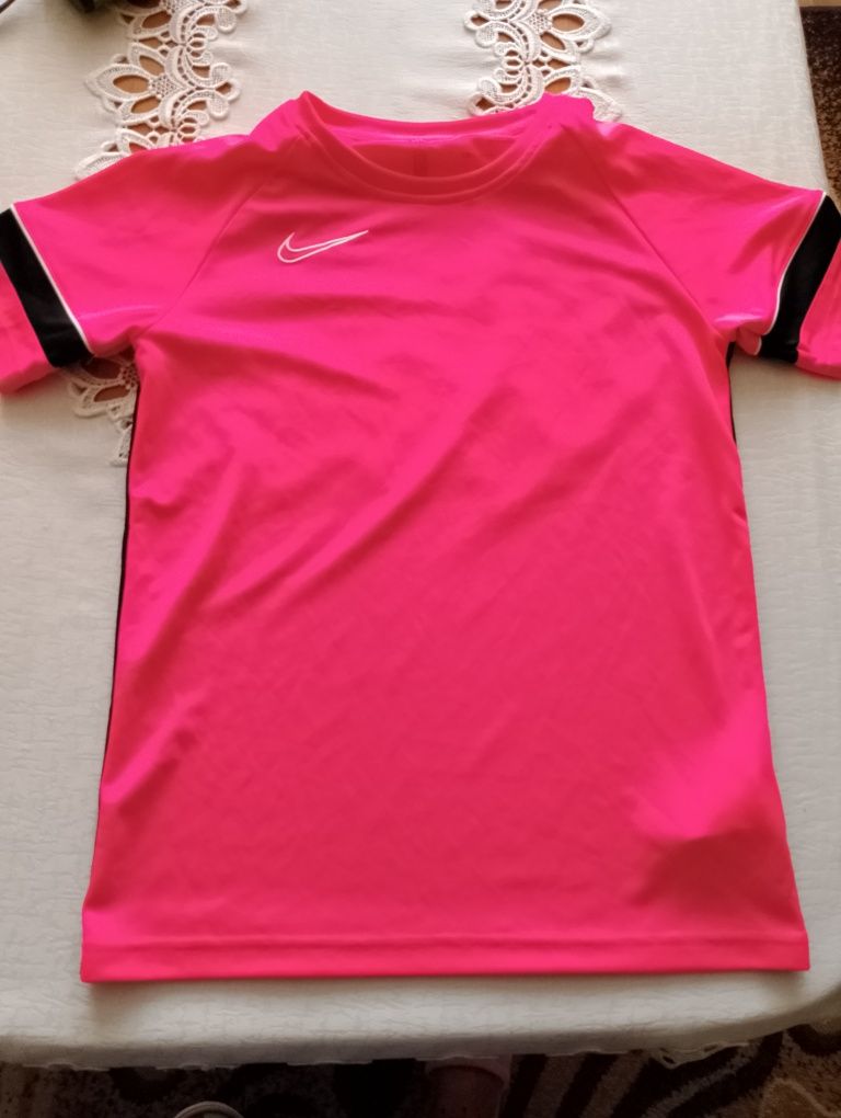 Koszulka damska różowa Nike rozmiar Pachy 82 dl 61 stan idealny