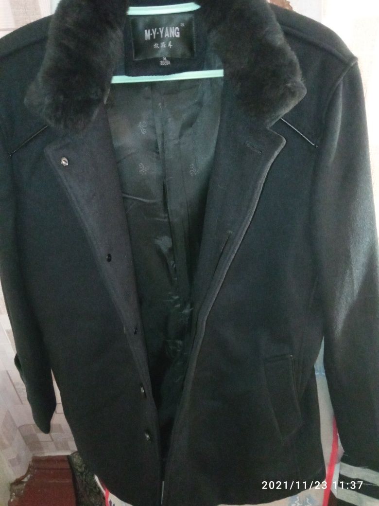 Чоловіче пальто. Воротнік з кролика(відстебується).Розмір XL180/96A