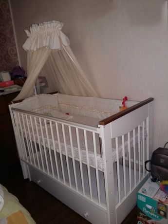 детская кроватка /качалка с опускающейся боковиной и ящиком KLUPS LUNA