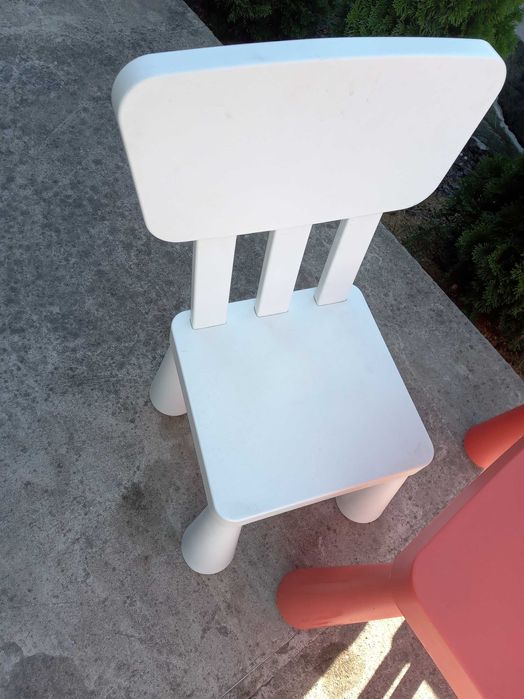 Stolik z krzesłami dla dzieci