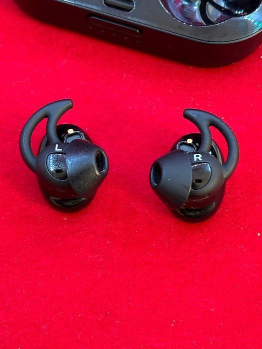 uszkodzone słuchawki bezprzewodowe dokanałowe bose sport earbuds opis