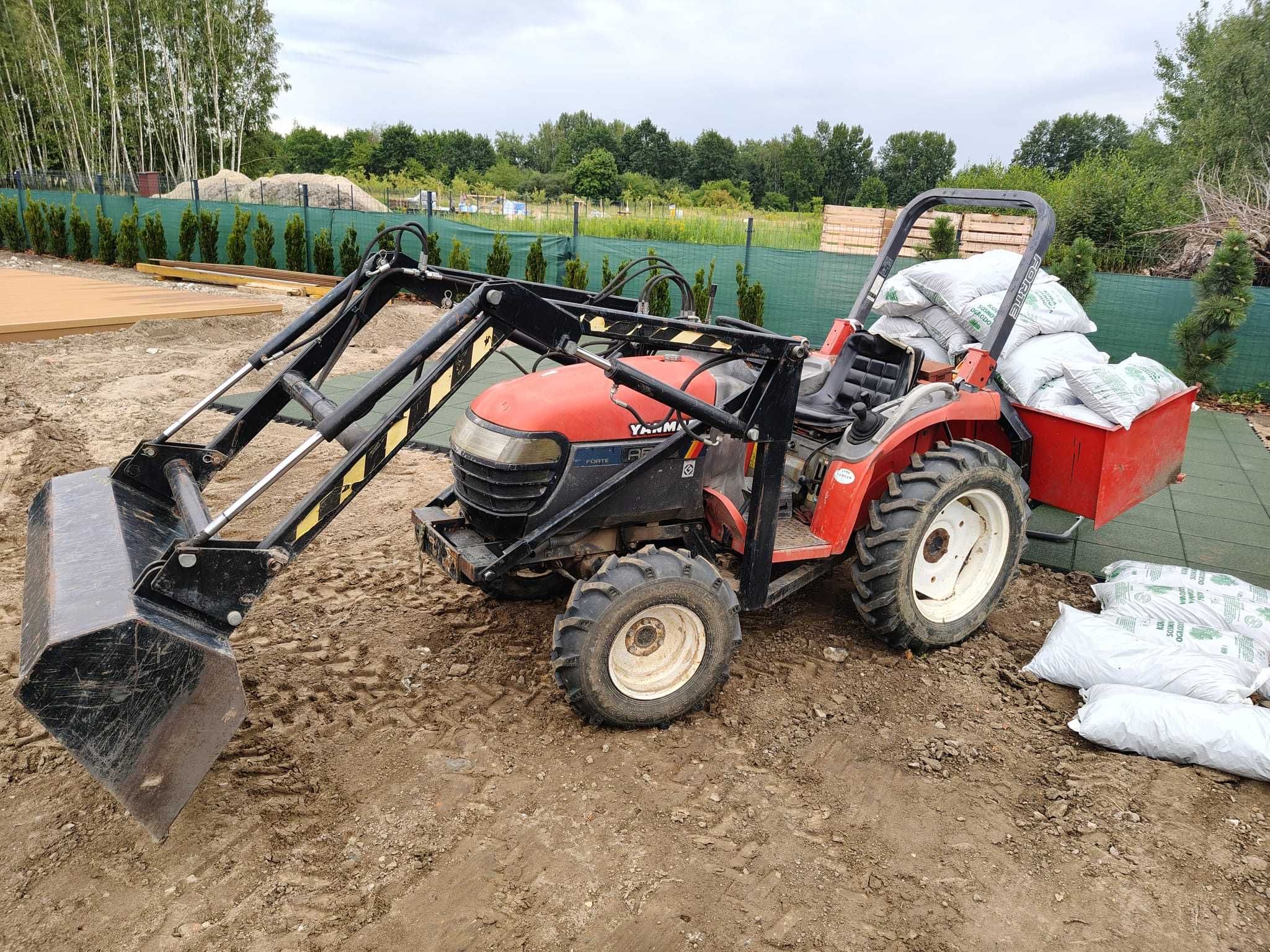 Traktor Yanmar AF17 z ładowaczem