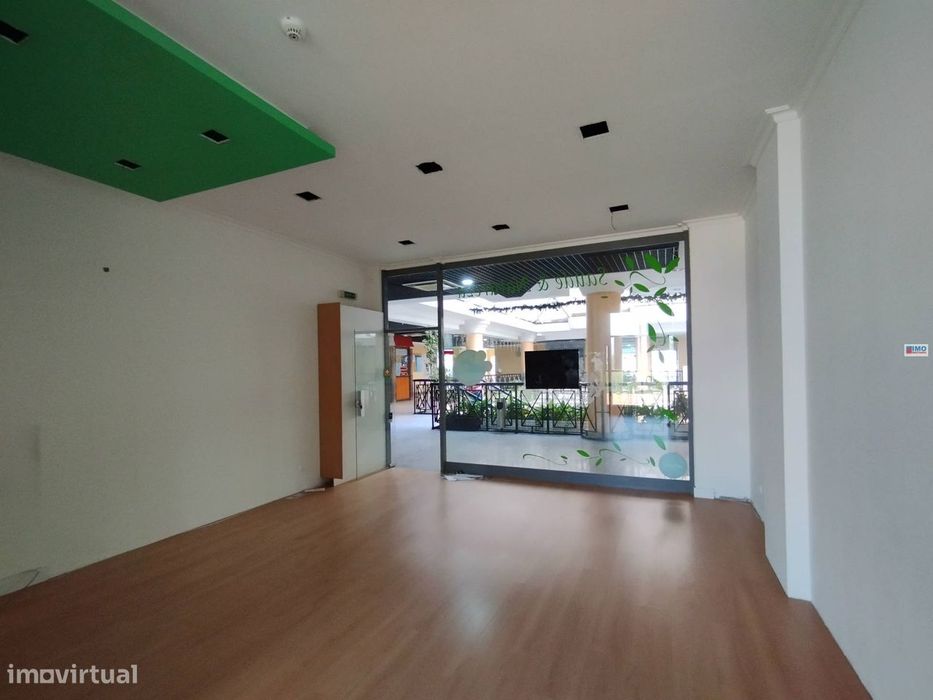 Loja - CC Acropole - Centro do Fundão