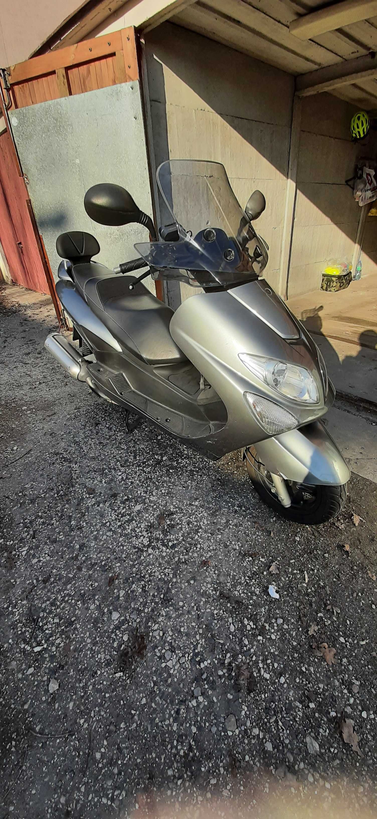 Skuter YamahaYP125R