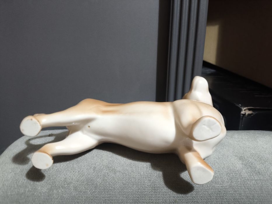 Stara porcelanowa figurka pies jamnik. Vintage