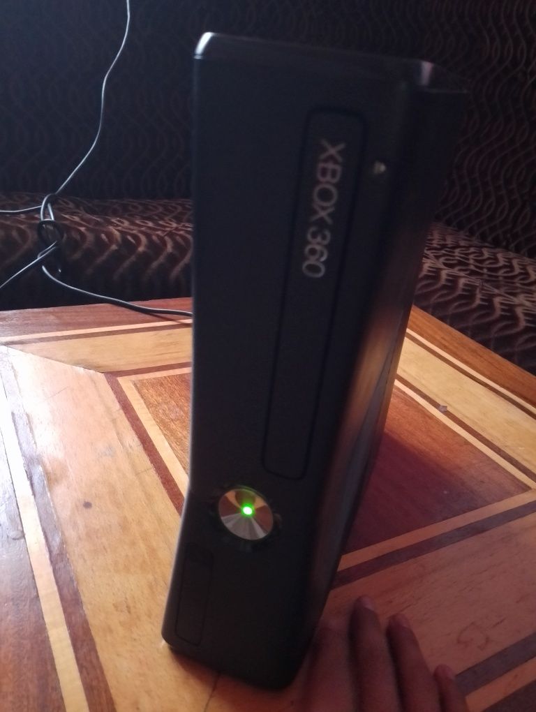 Продам xbox 360 .