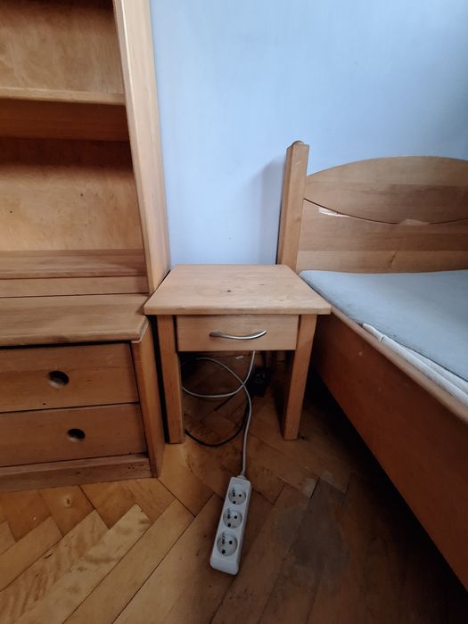 Meble wykonane z drewna.