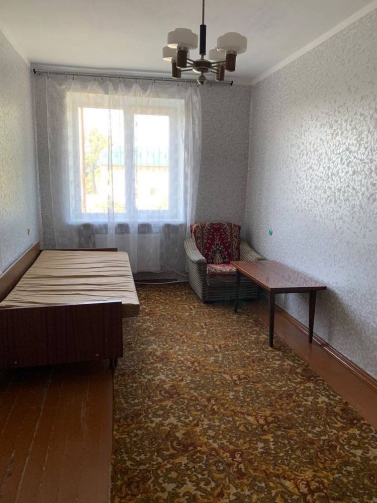 Продам 3-кімнатну квартиру в Макарові. Власник.
